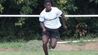 拉爵亲自干预阻止曼联新帝星离队！曝其加练欲争夺主力，增强肌肉