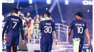 梅西将对阵旧主！法甲官方晒昔日巴黎三叉戟合照