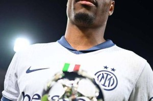 世1右评选，制裁巴萨之人只排第4，看见排名，皇马笑了